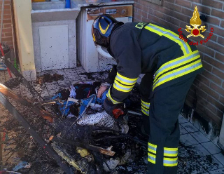 Monteprandone, incendio su un balcone: intervengono i vigili del Fuoco